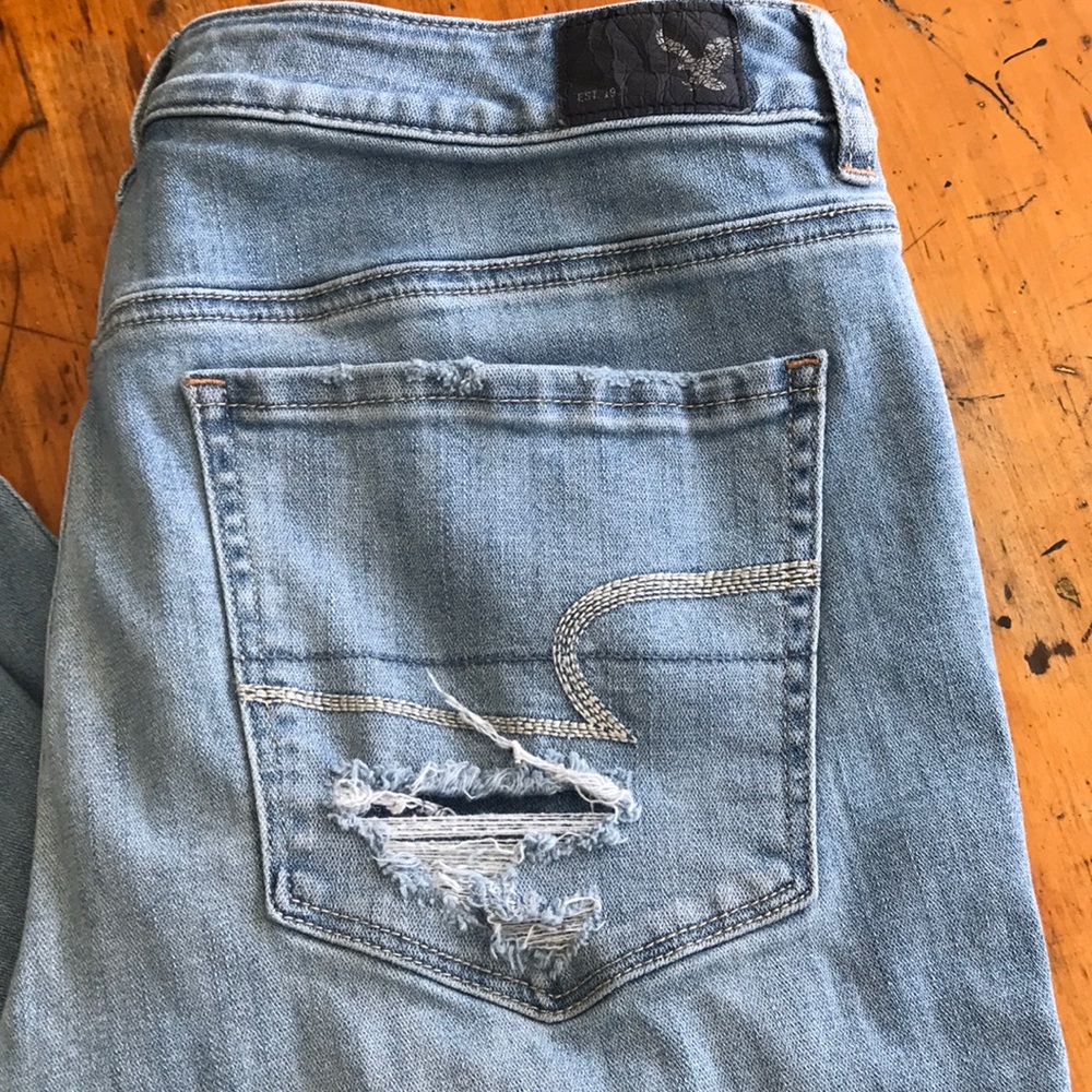 American Eagle hi-rise jegging light wash jeans